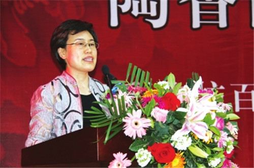 洛陽市委常委、組織部部長，洛陽市關(guān)心下一代工作委員會(huì)主任陳向平致辭