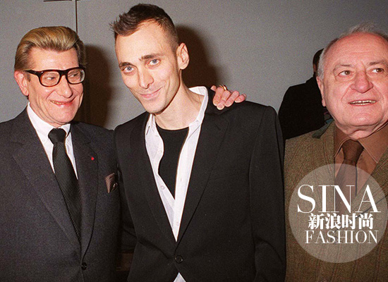 Yves-Saint-Laurent、Hedi-Slimane、Pierre-Bergé在Dior后臺的合影