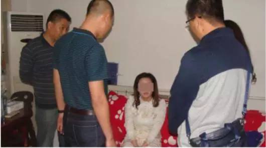 警方抓捕嫌疑人龐某衛(wèi)現(xiàn)場(chǎng)。警方供圖