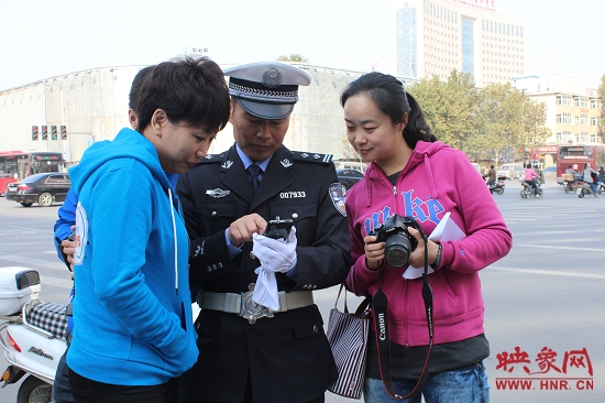 執(zhí)勤民警楊華民現(xiàn)場發(fā)微博 執(zhí)勤民警楊華民現(xiàn)場發(fā)微博