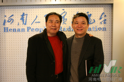 李樹建(左1)與信息廣播總監(jiān)李金鋒 李樹建(左1)與信息廣播總監(jiān)李金鋒