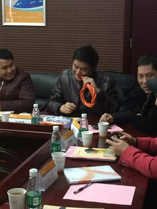 小編想問一下咬膠管的孫老師，優(yōu)質(zhì)膠管的口感如何呢？