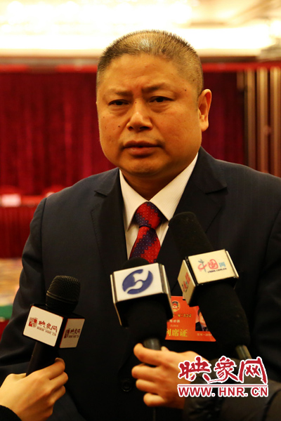 全國政協(xié)委員，河南弘昌集團(tuán)、信陽毛尖集團(tuán)董事長陳世強