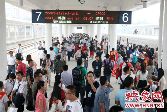 自6月25日鄭焦城際鐵路開通以來，客流量遠(yuǎn)遠(yuǎn)超出預(yù)期。