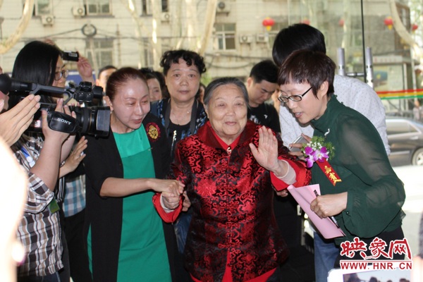 大家列隊歡迎馬金鳳老師