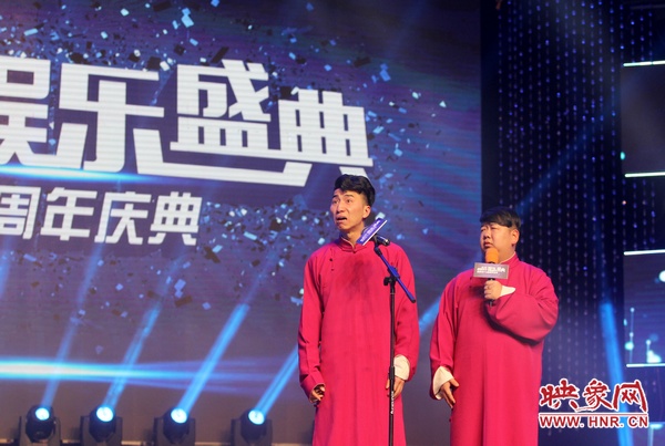 年度最具潛力相聲演員獎(jiǎng)得主胡陳星、張虎表演相聲