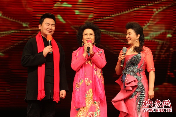 豫劇名家虎美玲向大家拜年