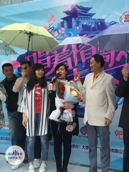 海波瞞著妻子，請來妻子的家人，耿梅驚喜感動，喜極而泣~