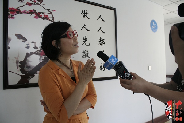 河南電臺戲曲廣播總監(jiān)木子接受河南電視臺9頻道采訪 河南電臺戲曲廣播總監(jiān)木子接受河南電視臺9頻道采訪