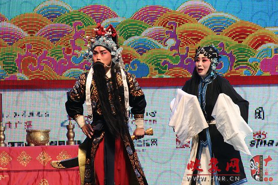 張派傳人方素珍（左）、馬瑞（右）演唱折子戲《韓琪殺廟》一折
