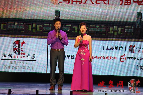 現(xiàn)場(chǎng)主持人池城、張彤