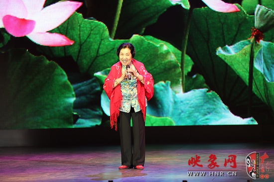 著名越調(diào)表演藝術(shù)家、越調(diào)皇后毛愛(ài)蓮演唱《白奶奶醉酒》選段“好一個(gè)俊俏的趙鳳英”