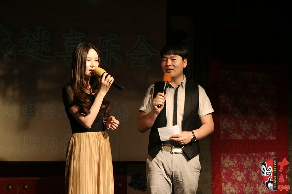 主持人：河南電臺戲曲廣播《越學(xué)越開心》主持人張琳，著名戲曲節(jié)目主持人、戲曲廣播當(dāng)家小生月陽