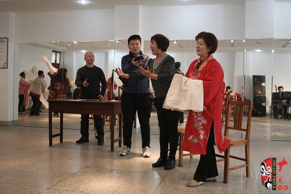著名戲曲節(jié)目主持人、河南電臺(tái)戲曲廣播當(dāng)家小生月陽(yáng)錄制現(xiàn)場(chǎng)花絮