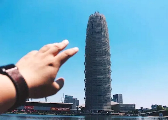 鄭州的新高度，鄭州會(huì)展賓館，高280米。
