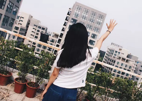 你問我要去向何方，我指向天空的方向。