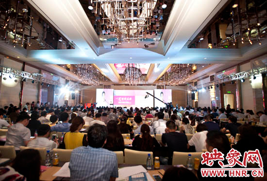 5月28日，一場河南企業(yè)家的盛會在鄭州舉辦，群象島2015夏季峰會以奮斗者為本致敬奮斗者。