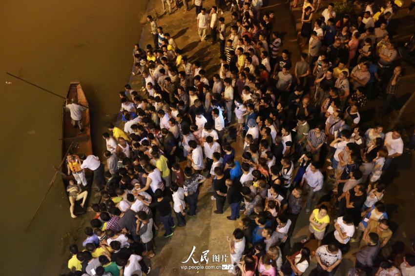 6月4日晚，湖南省婁底市二大橋跳河自殺的女子遺體被打撈上來(lái)。