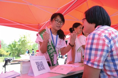 錄取通知書上附激活碼 新生報(bào)到掃碼注冊