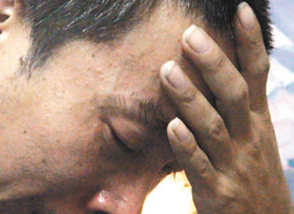 10歲方姓男童遭割喉殺害，父親淚流不止說，小兒子走了，他不知道該如何活下去。 臺(tái)灣《聯(lián)合報(bào)》