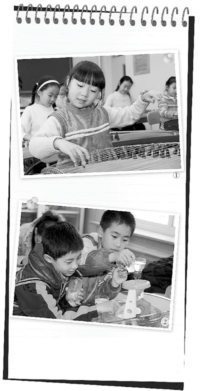 　圖1：鐵路五小古箏社團(tuán)的孩子們正在演奏《高山流水》，圖2：科學(xué)課上，孩子們正在探索水的秘密。