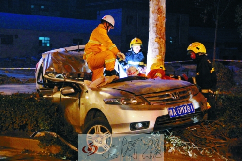事發(fā)現(xiàn)場(chǎng)和事故車輛