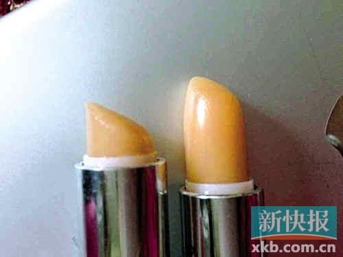 ■蘇小姐將其在專柜和聚美優(yōu)品購(gòu)買的伊麗莎白雅頓唇膏對(duì)比，產(chǎn)品包裝和唇膏顏色明顯不同。