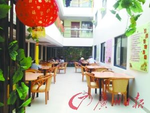 某酒店式養(yǎng)老院的開放餐廳。羅樺琳/圖