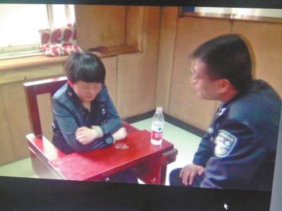 肇事司機(jī)李某歸案后，接受警方的訊問。