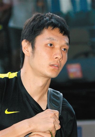 楊智 足球守門員,現(xiàn)效力于北京國安隊,為國家隊守門員。