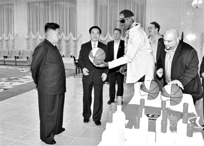 平壤，朝鮮最高領(lǐng)導人金正恩接待再次來訪的美國籃球明星羅德曼。