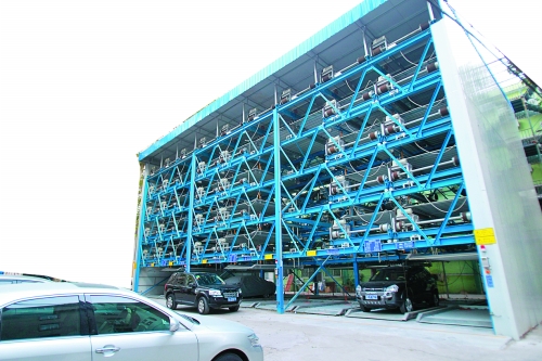 商務(wù)廳（北院）內(nèi)新建一個(gè)立體停車場(chǎng)，有68個(gè)停車位，但目前停車率不高。