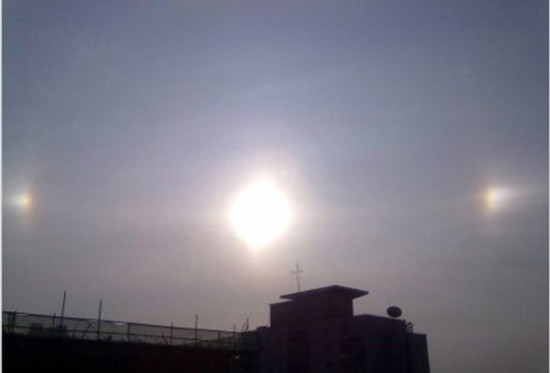 上?，F(xiàn)“3個(gè)太陽(yáng)”
