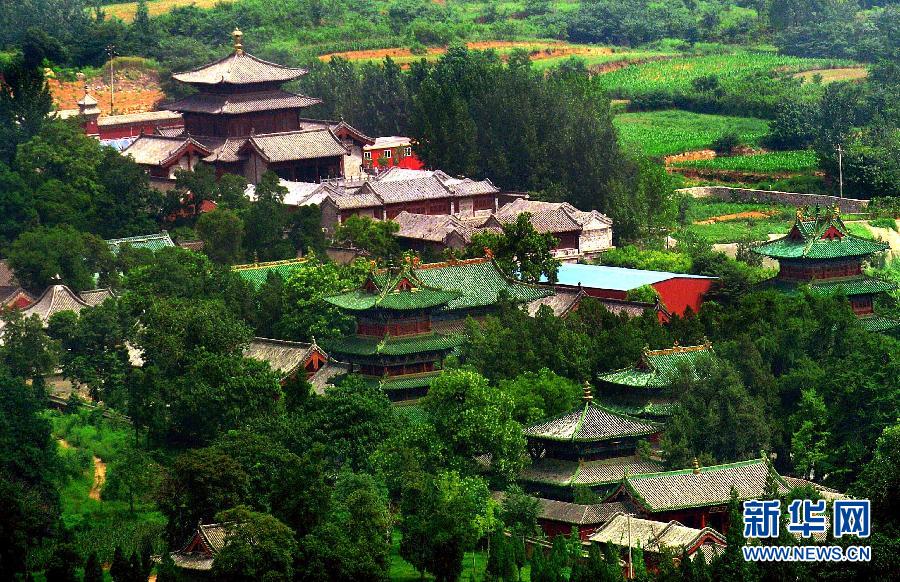 　從少林寺對面的山峰上俯瞰少林寺常住院的全貌(2012年8月4日攝)。