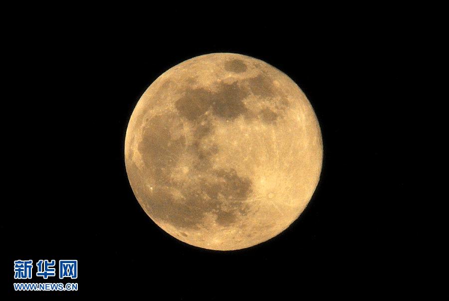 6月23日晚，云南省昆明市上空的圓月。
