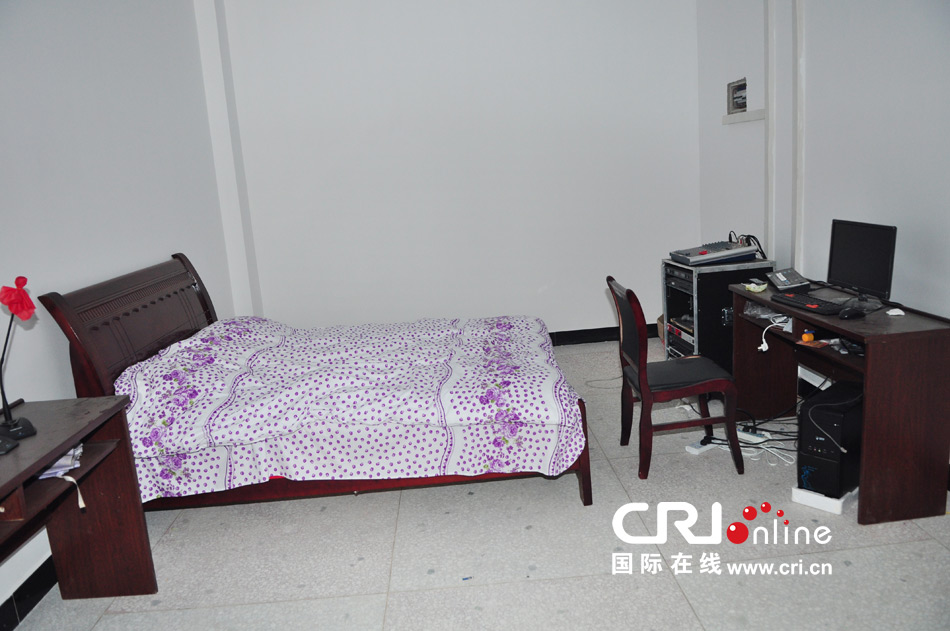 2013年10月21日，長(zhǎng)沙云蓋村欠債千萬(wàn)新建的豪華村部樓。