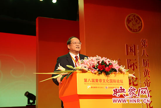 臺灣大學(xué)哲學(xué)系教授、美國耶魯大學(xué)哲學(xué)博士傅佩榮做演講