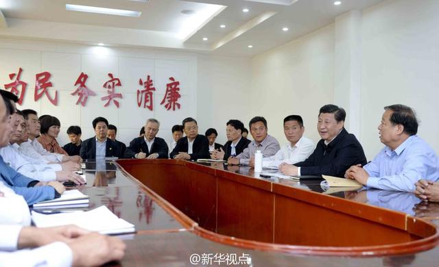 習(xí)近平在張市鎮(zhèn)召開座談會