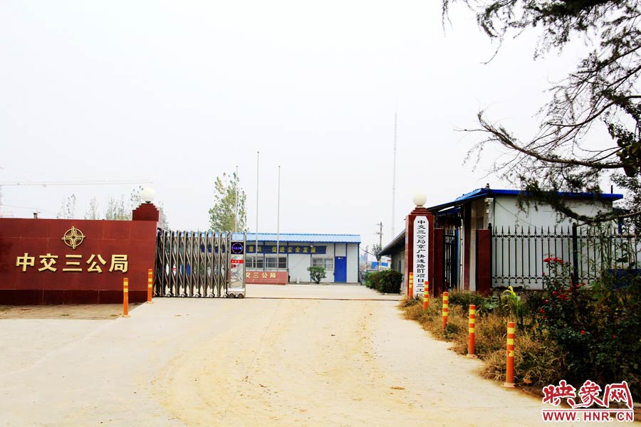 鄭州市京廣快速路南段三工區(qū)項(xiàng)目部還未撤離。