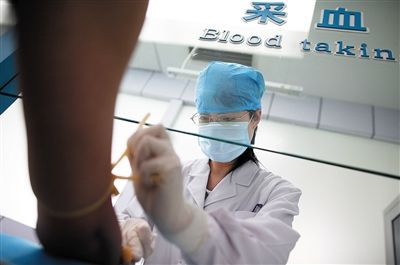 2010年5月，北京艾滋病毒攜帶者可以進(jìn)行快速檢測(cè)。新京報(bào)資料圖片 韓萌 攝