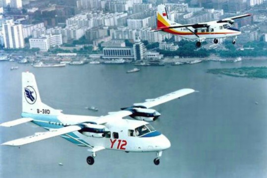 資料圖：中國運(yùn)-12空中飛行。