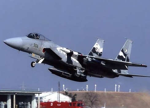 資料圖：日本空軍自衛(wèi)隊F15戰(zhàn)機(jī)。