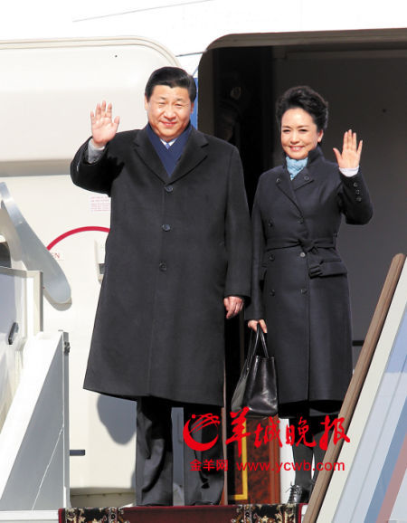 國家主席習(xí)近平首次出訪俄羅斯，夫人彭麗媛陪同。