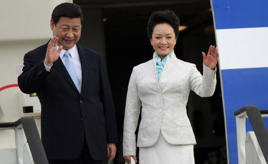 習(xí)近平和夫人彭麗媛在坦桑尼亞。資料圖