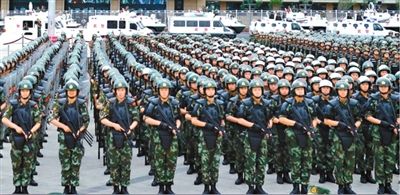 6月29日，新疆武警部隊(duì)反恐維穩(wěn)誓師大會(huì)在烏魯木齊市人民廣場舉行。據(jù)《新疆日?qǐng)?bào)》