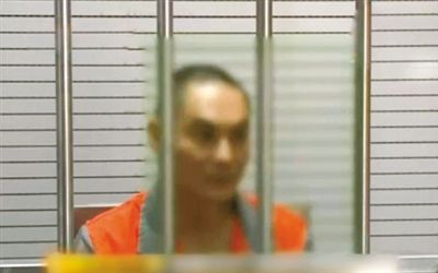 涉嫌窩藏罪的李明在接受訊問(wèn)。