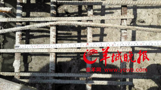 黃建清提供的E出入口鋼筋間距，顯示為15厘米