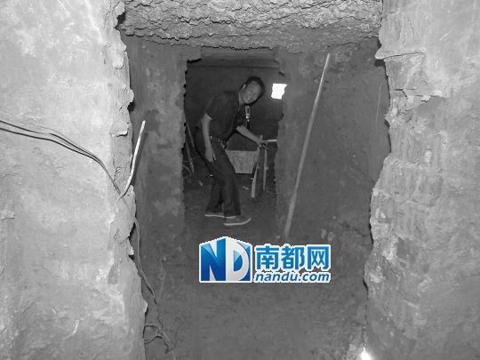 昨日，工人在地宮內(nèi)。CFP圖片