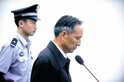 圖為：10日，張曙光在北京市第二中級(jí)人民法院接受庭審 新華社發(fā)