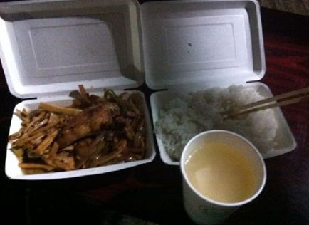 45元的盒飯,三菜一湯。
